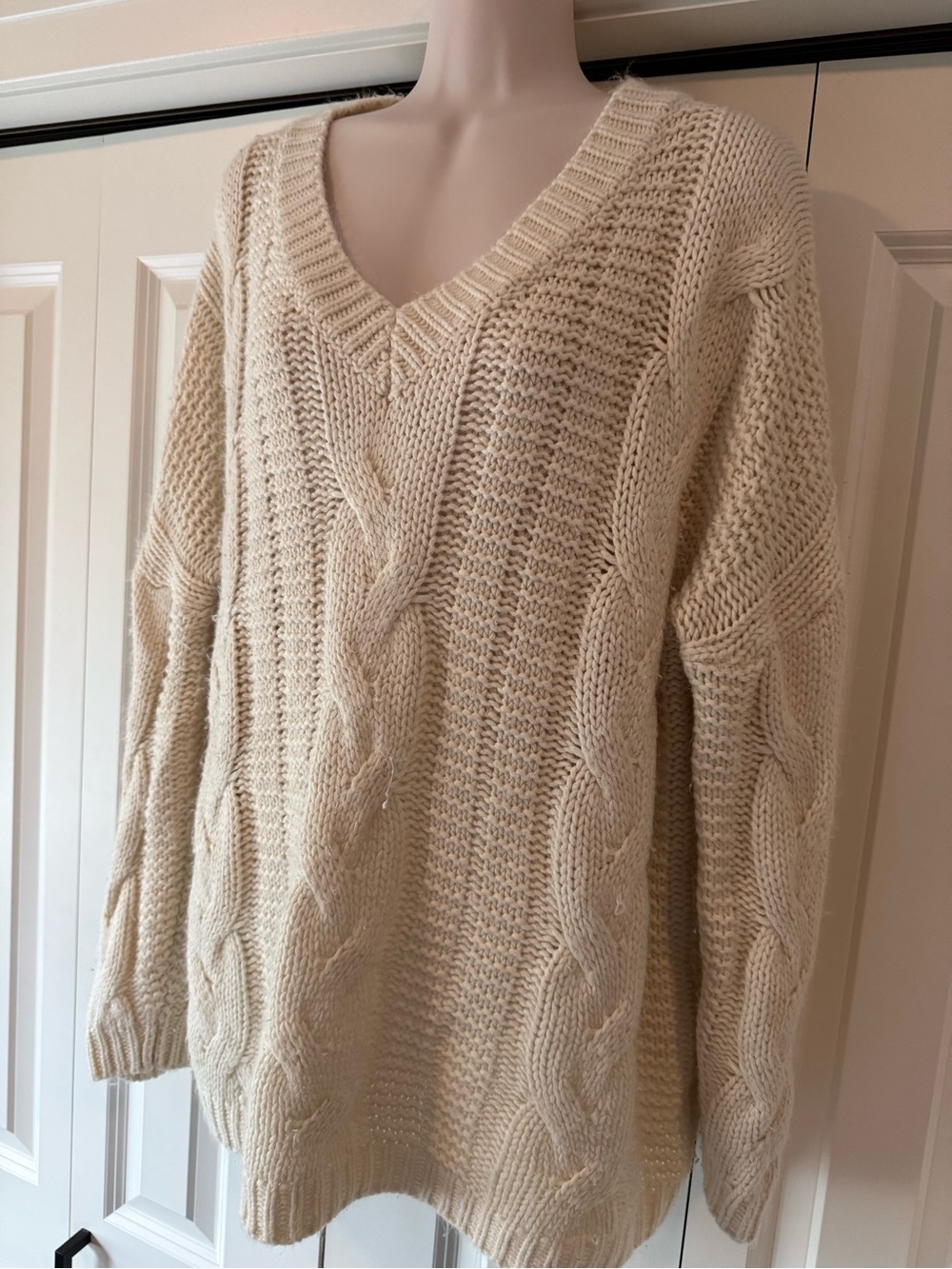 Cream ivory cable knit v neck sweater 1X
